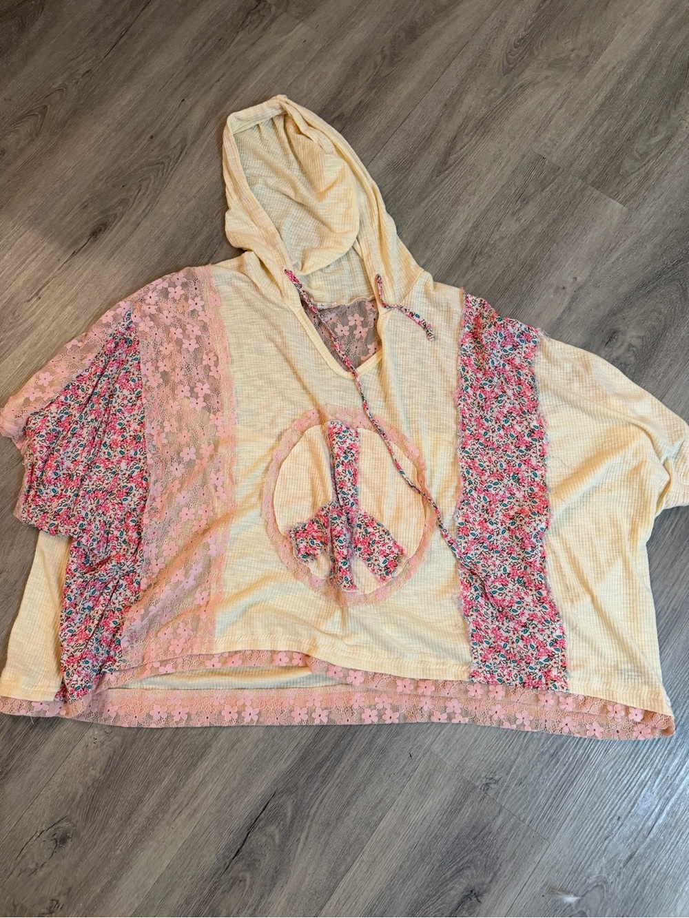 POL Hooded Floral Patchwork Top in Cream and Pink